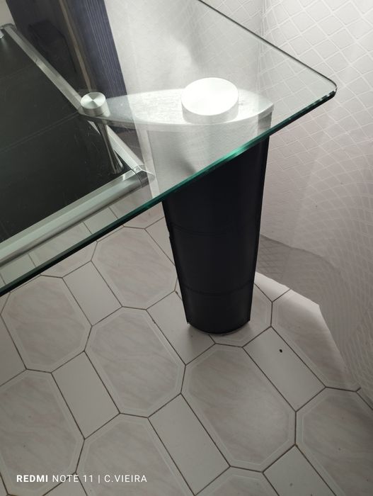 Mesa em vidro 70€