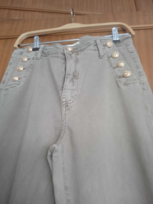 Calças novas. Nunca usadas.