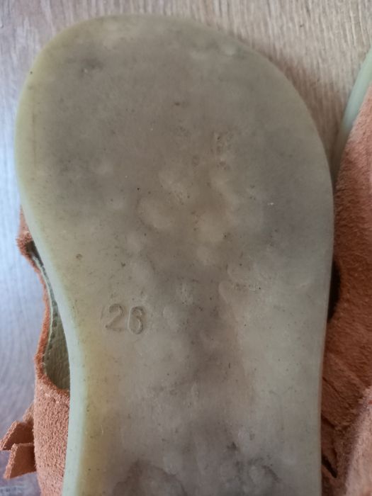 Sandały dziewczęce 26 + sukienka świteczna 92