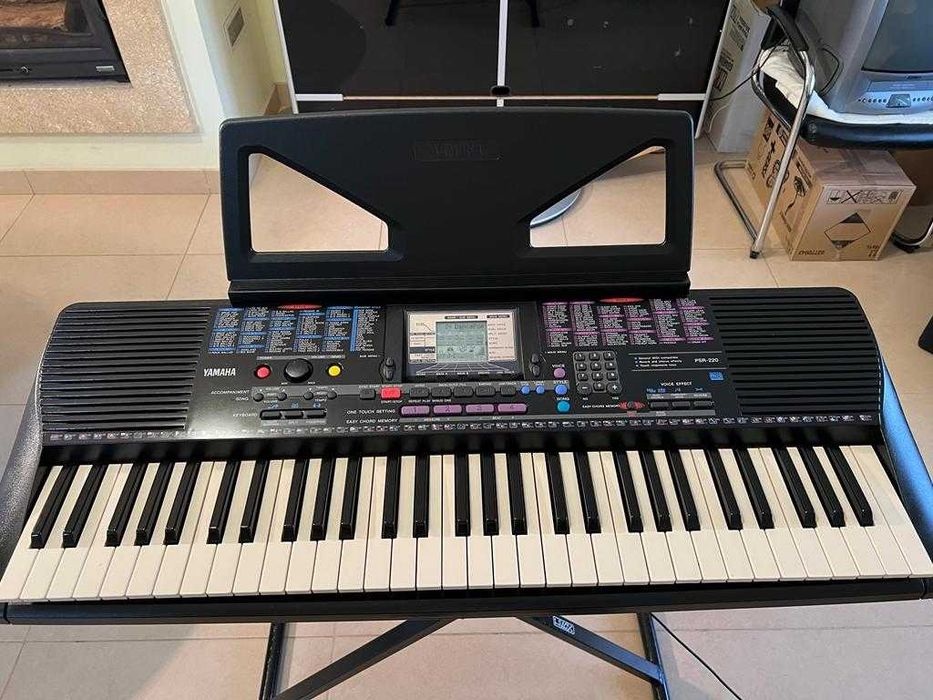 Órgão Yamaha PSR- 220 (como novo)