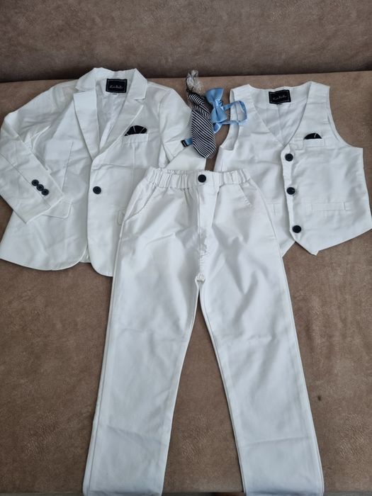 Білий смокінг/костюм р. 130