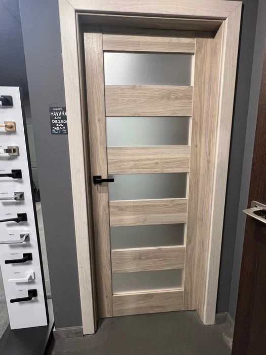 WYPRZEDAŻ!!! Drzwi z ościeżnicą i klamką.