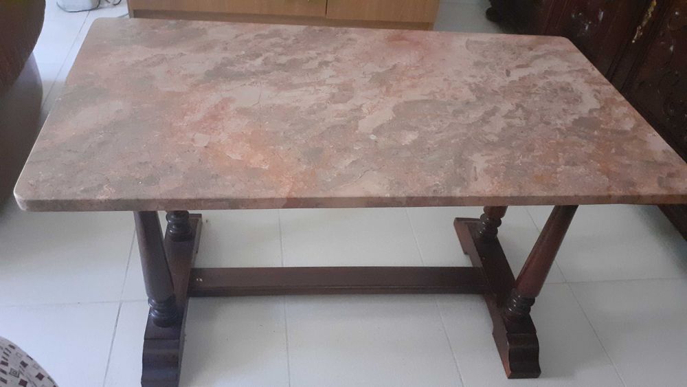 Mesa centro de mármore