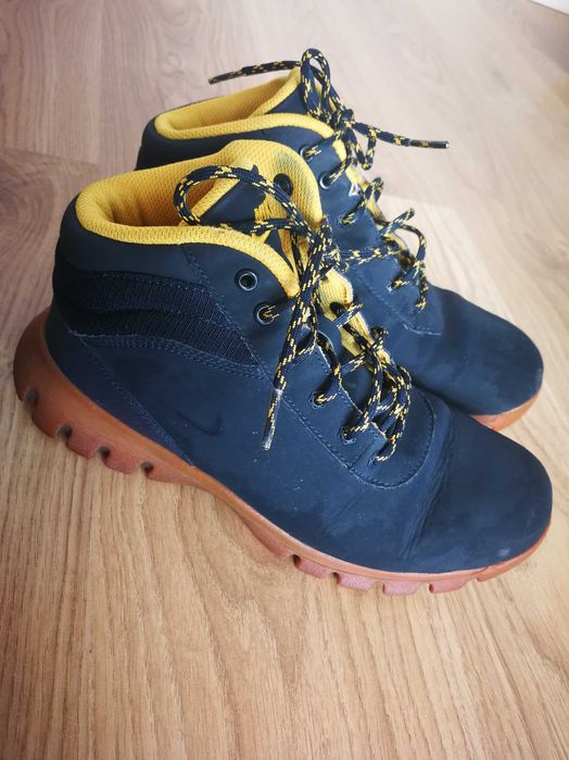 Buty zimowe Nike 24cm (38,5)