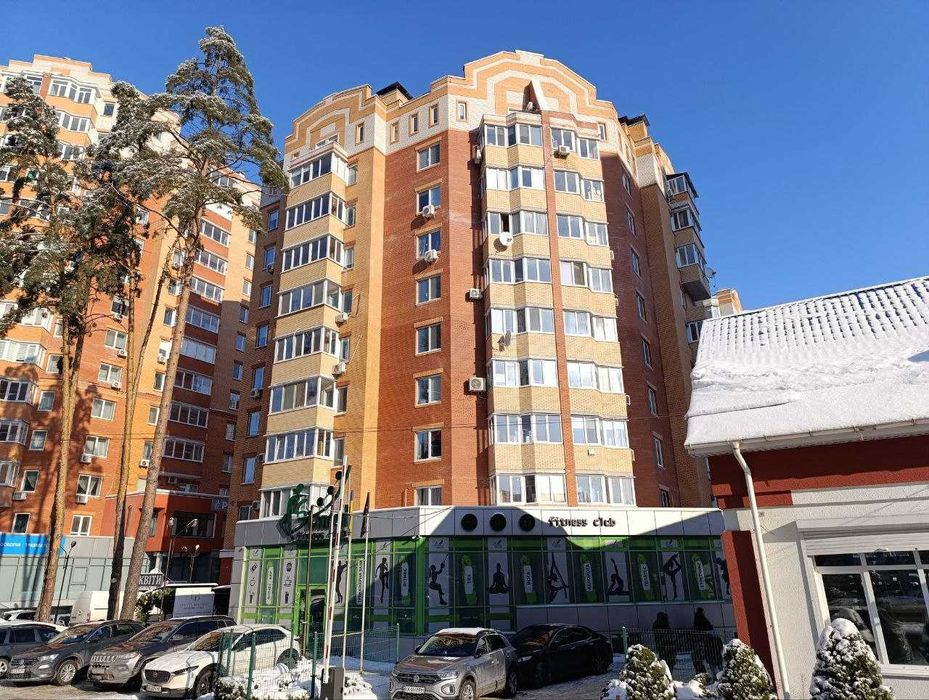 Простора 2-х кімн. у гарному стані з газовим котлом. Центральний парк!