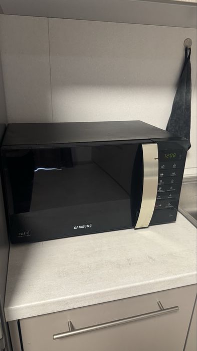 Мікрохвильова піч SAMSUNG GE86VTRBBH