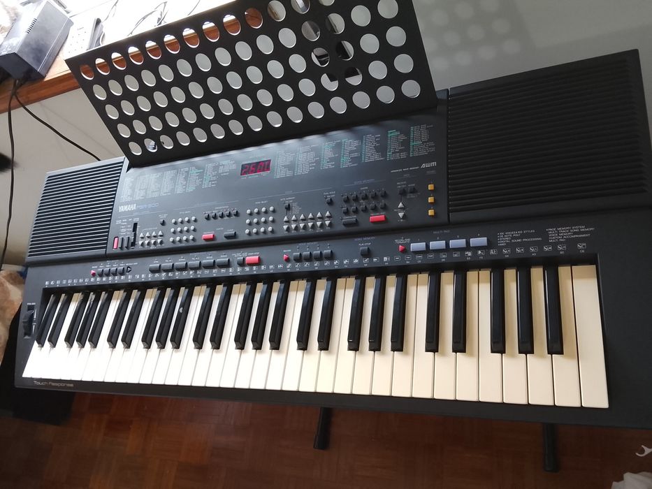 Teclado Yamaha PSR 500 A funcionar perfeitamente
