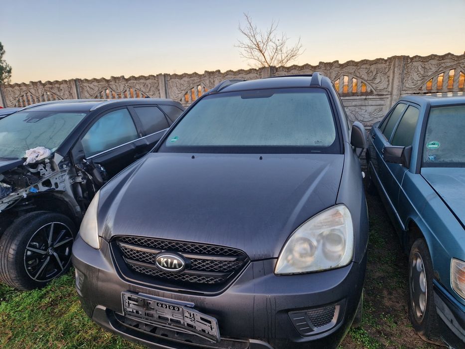 Kia Carens III 3 błotnik przedni  części