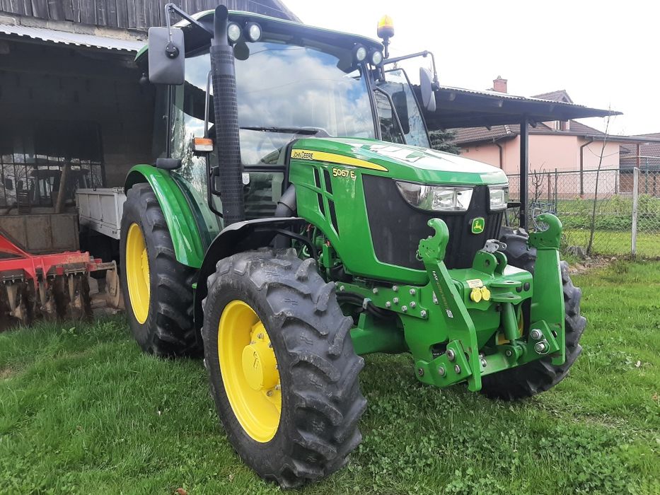Ciągnik rolniczy John Deere 5067E  ,620 mth , stan bardzo dobry