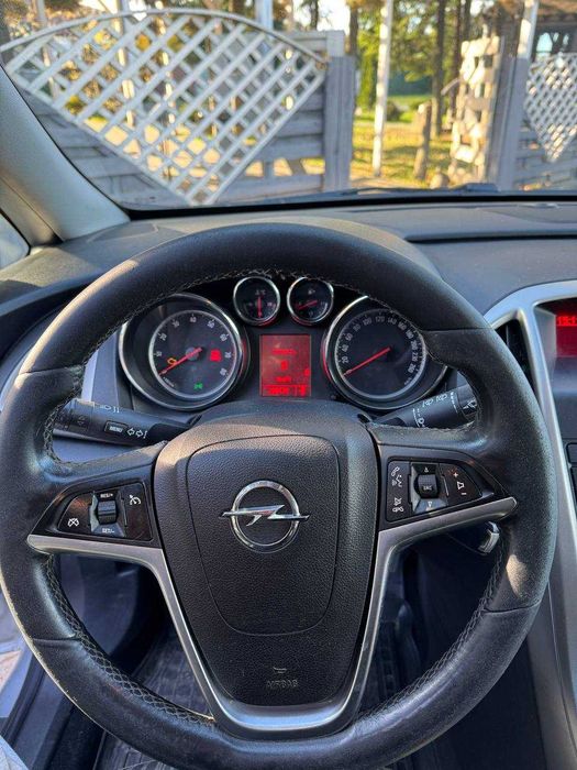 Продам Opel Astra J