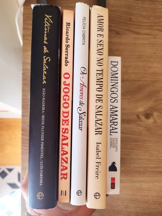 Livros diversos acerca de António Salazar