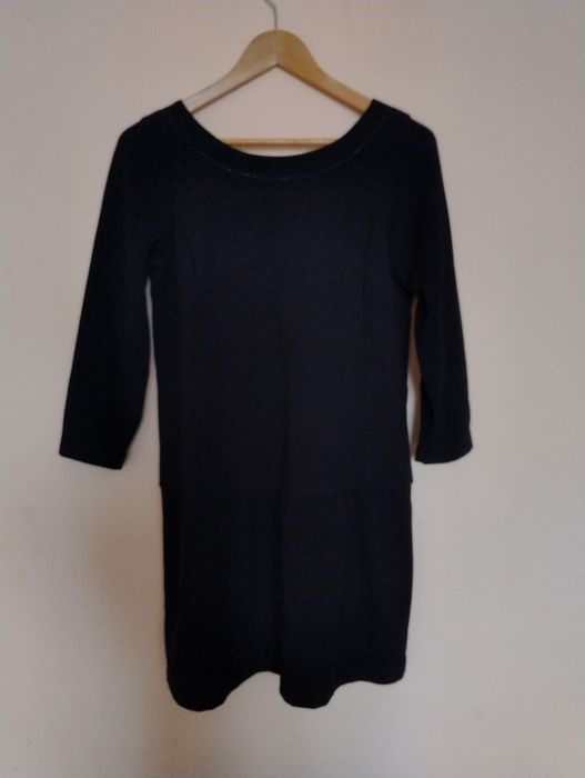 Czarna sukienka z dekoltem V, rękaw 3/4 rozmiar L