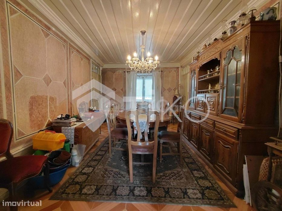 Moradia T5 Tradicional no Centro de Coja  – Ideal para Residência ou T