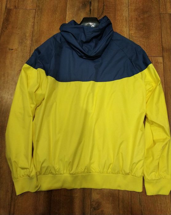 Спортивні куртки Nike, Primark