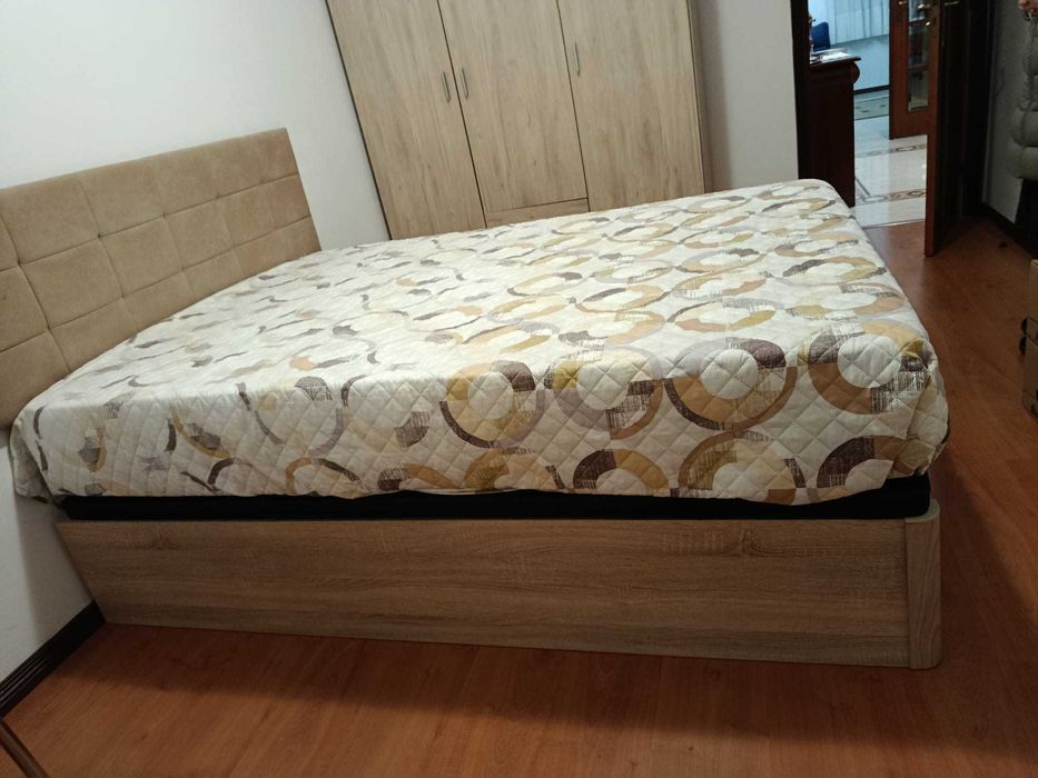 Cama de estrado com colchão