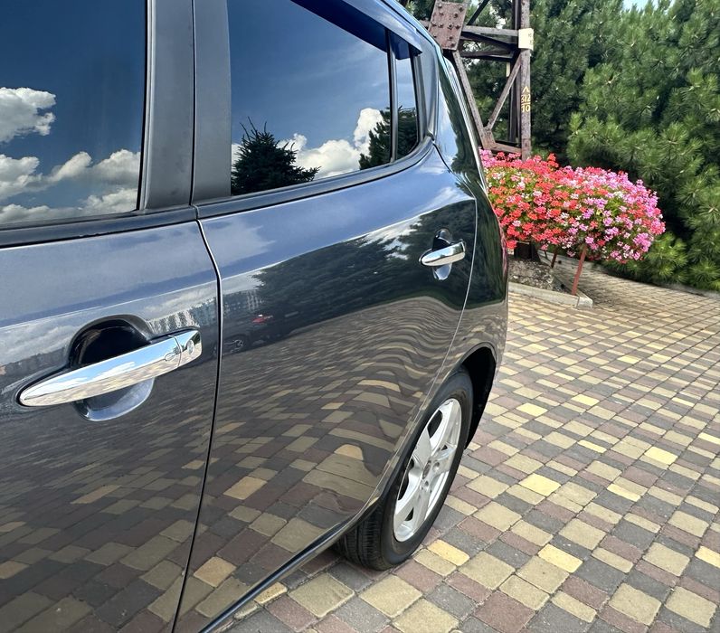 Nissan Leaf продається електромобіль Нісан Ліф в дуже хорошому стані, чистий , доглянутий , без технічних вкладень