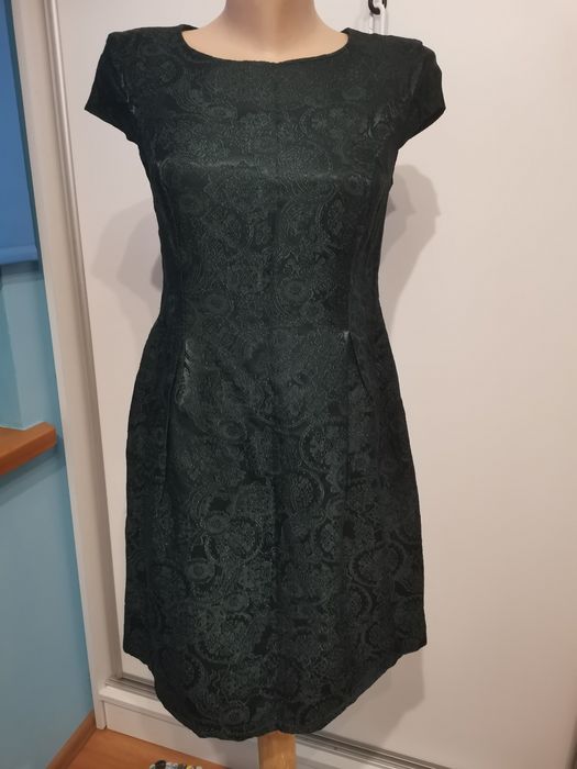 Wizytowa sukienka damska Mohito rozm 36, wytłaczany wzór,ciemna zieleń