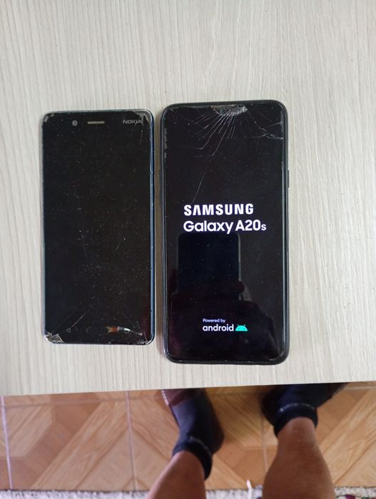 Telemóveis " Samsung e Nokia"