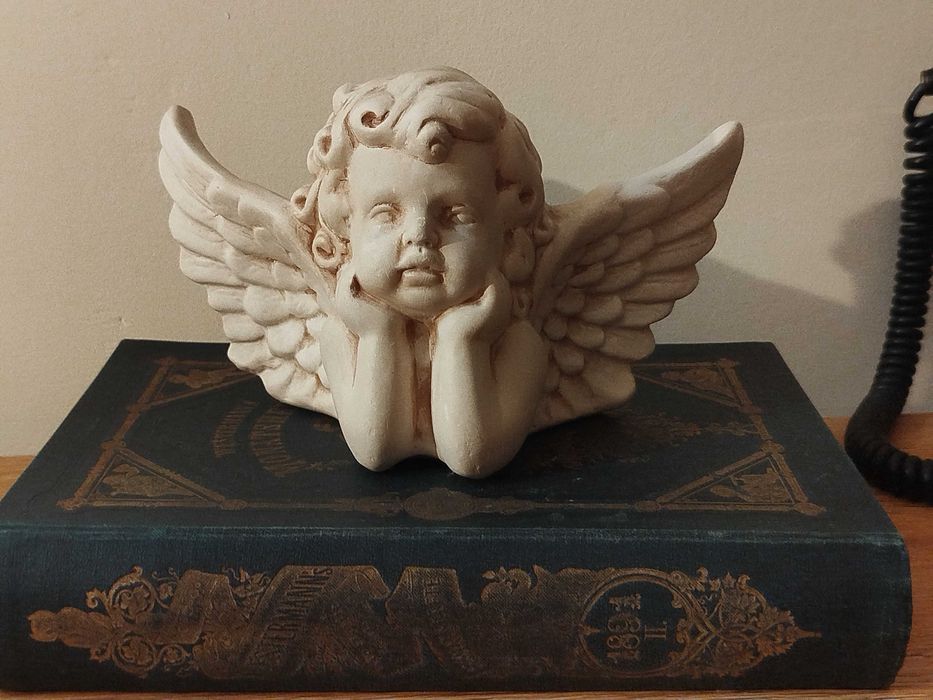 Stylowa figurka aniołka, putto