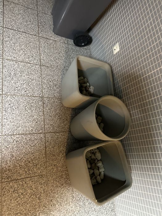 Vasos tamanho grande cinzento exterior e interior