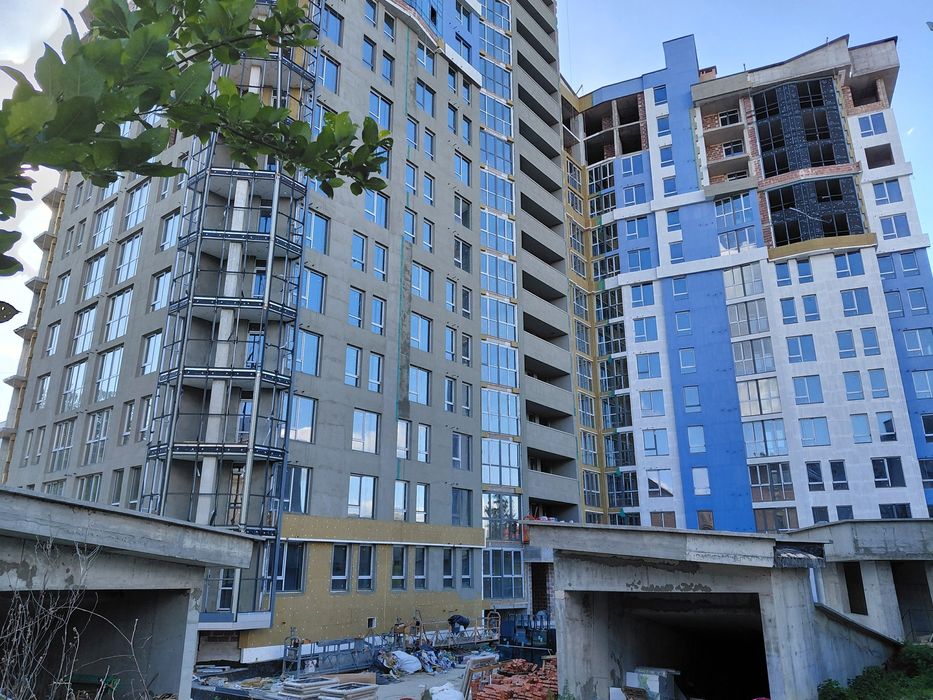 Продаж 2к квартири 64.9 кв. м на вул. Юліана Опільського