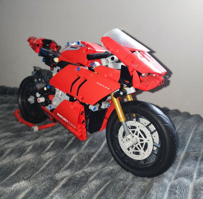 Legos montados em muito boas condições