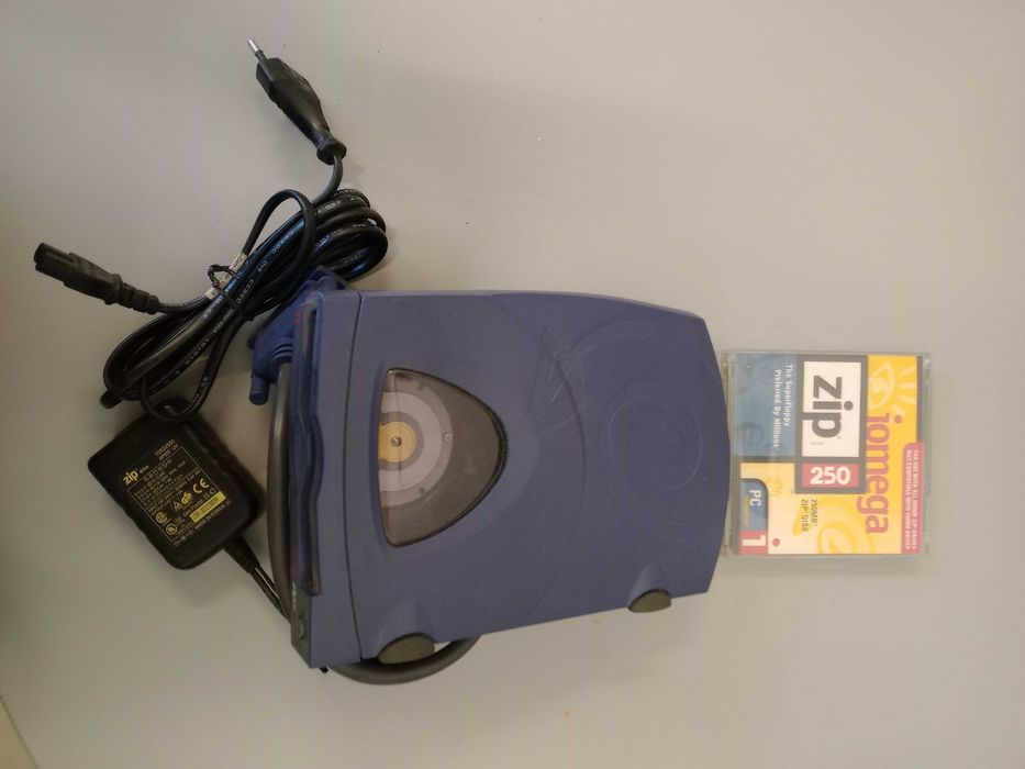 Leitor cassetes ZIP 100 e 250Mb da Iomega