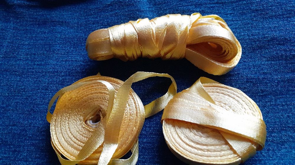 Лента атласна, жовтого кольору,