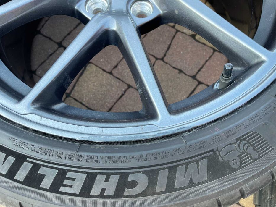 4105. Koła letnie Tesla S oryginalne 5x120 235/45/18 Michelin 2022r