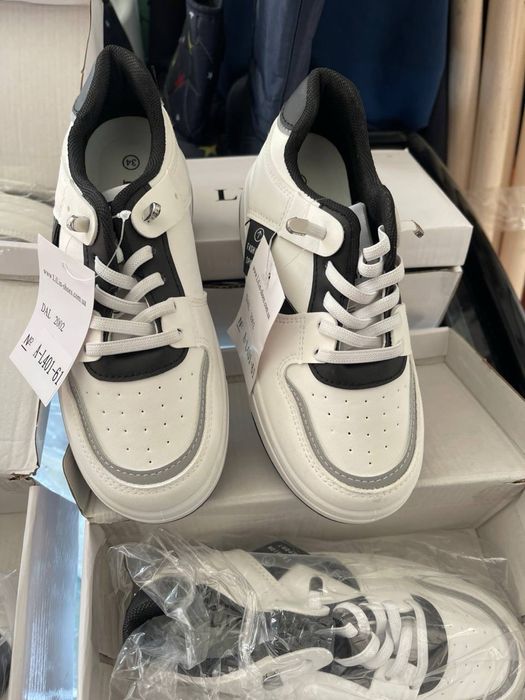 Кросівки на весну