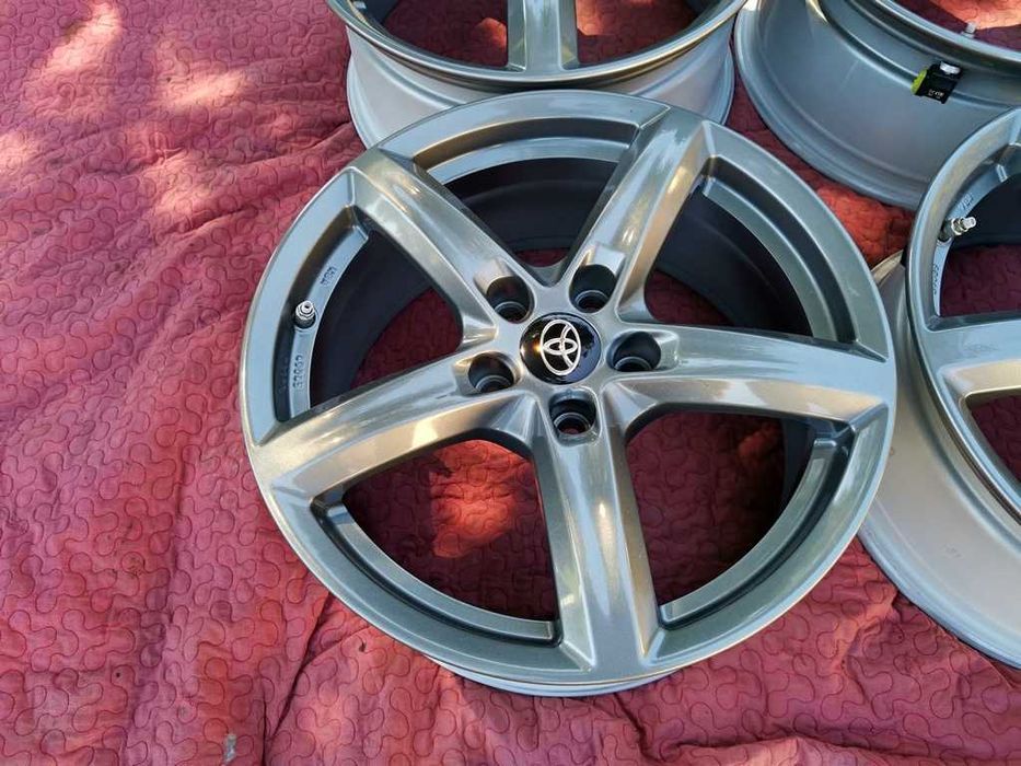 ALUFELGI 17' TOYOTA Corolla AURIS Avensis - ET45 - 5x114,3 -igła