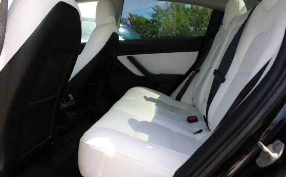 Продаж Tesla model 3 2019