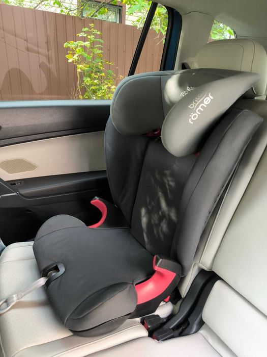 Автокрісло дитяче BRITAX-ROMER KIDFIX SL BLACK ISOFIX 3-12 років.