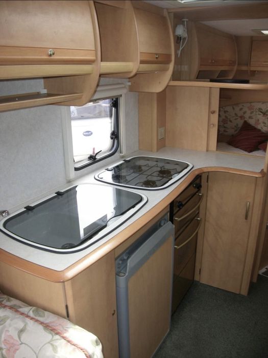 Caravana inglesa , CAMA FIXA, impecavel 2007