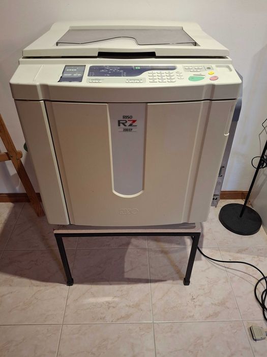 Duas Duplicadoras Riso 200EP