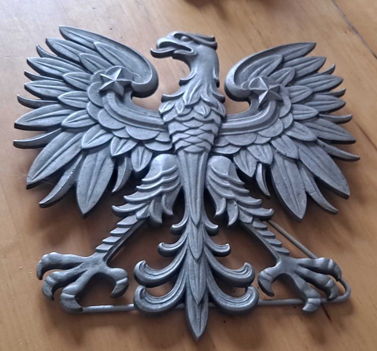 Orzeł Godło  PRL metal bez korony