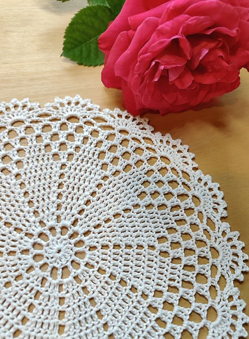 Серветка ажурна в'язана гачком Для інтер'єру подарунок як декор