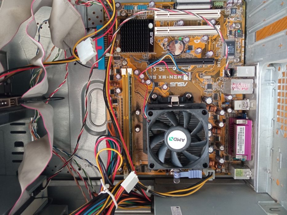 Obudowa komputer stacjonarny z zasilaczem i wnętrzem