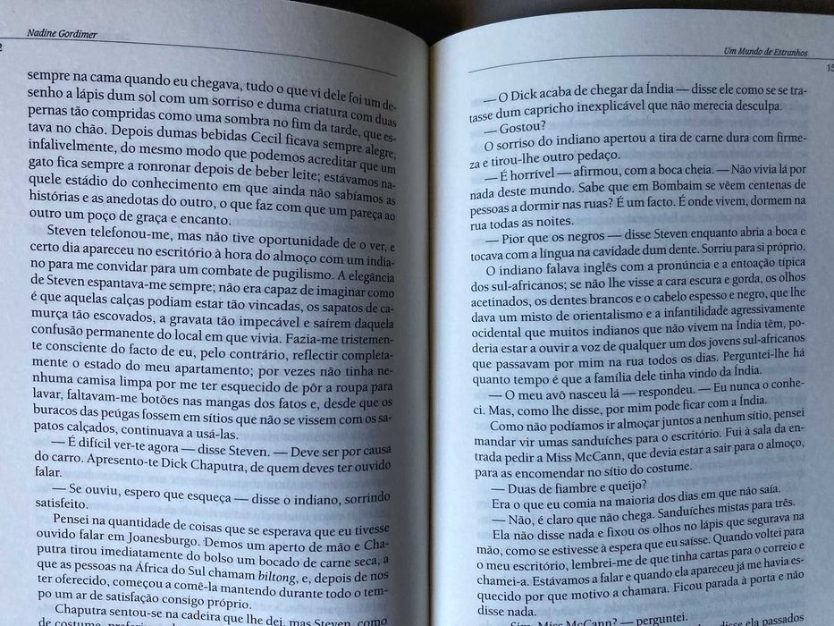 Um Mundo de Estranhos, de Nadine Gordimer