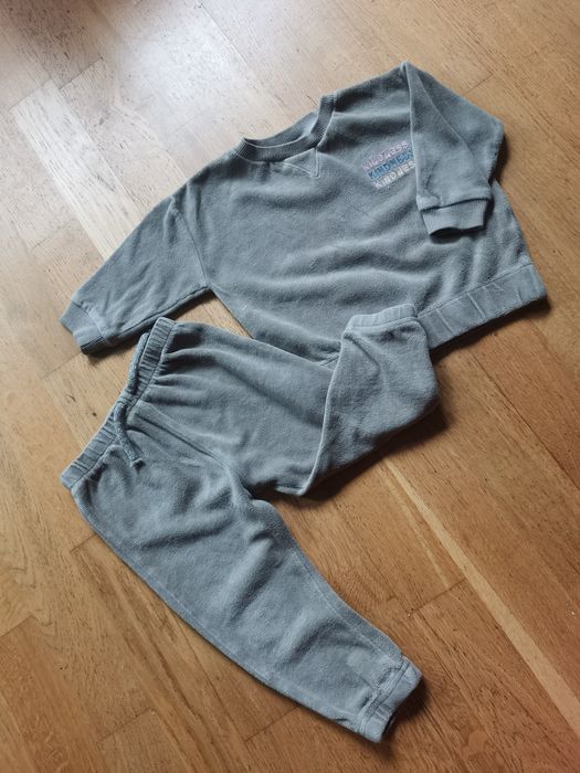 Welurowy dresik dla dziewczynki