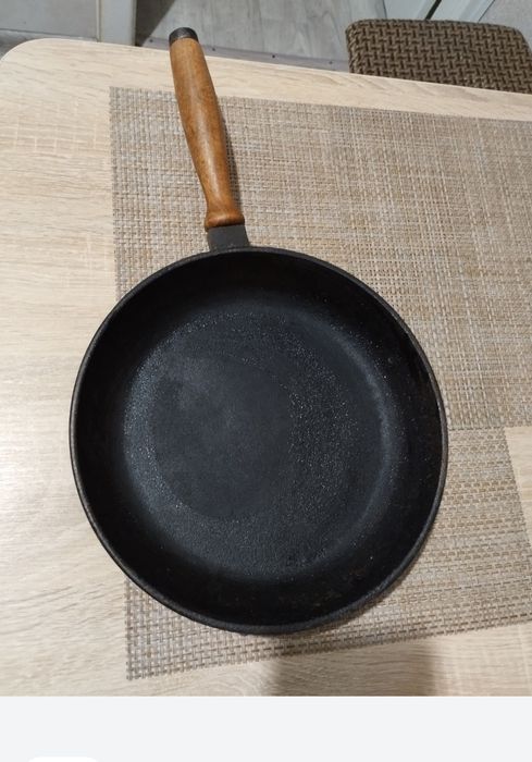 Сковорода чугунная