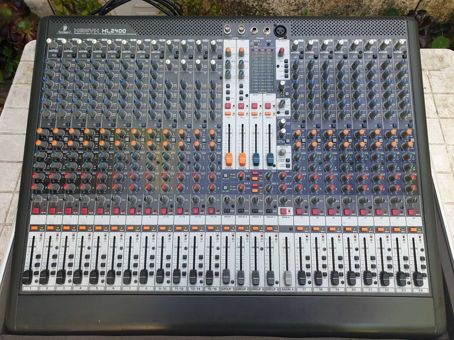 mesa som behringer xenyx XL2400