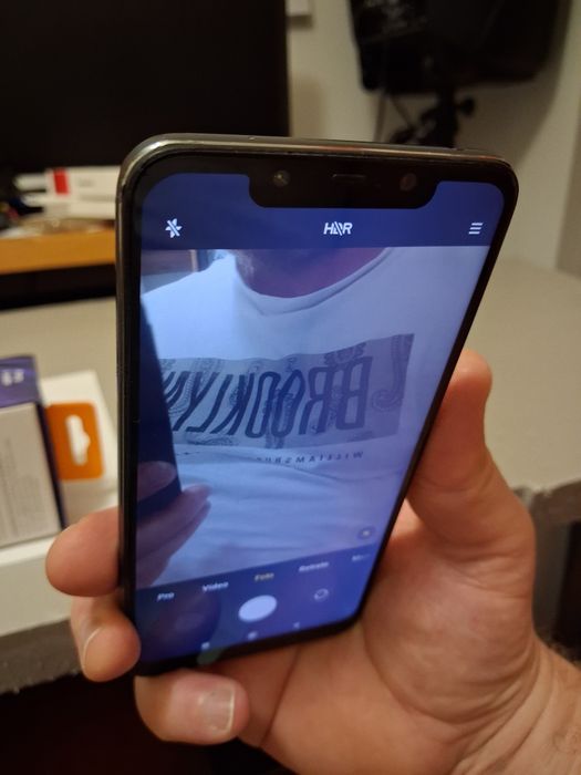 Vendo smartphone Xiaomi Poco F1