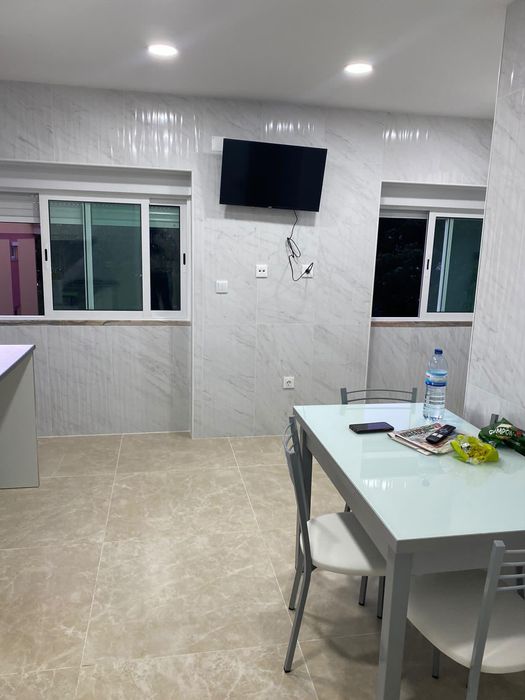 Os quartos ficam numa zona bem localizada com vista para o rio