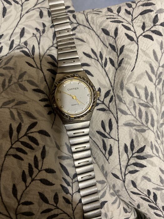 Продам женские часы Cartier