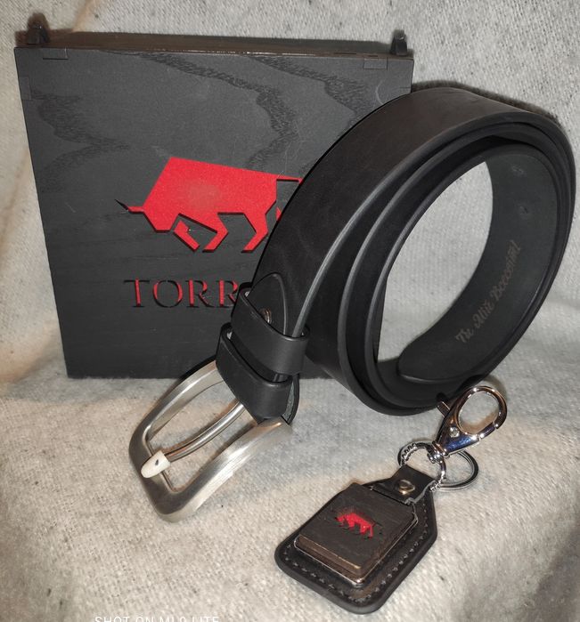 Ремень кожаный новый в подарочный коробке, под ключ. 2000гр