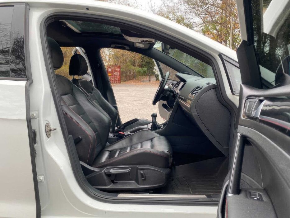 Volkswagen Golf GTI S 4-Door with Performance      2015