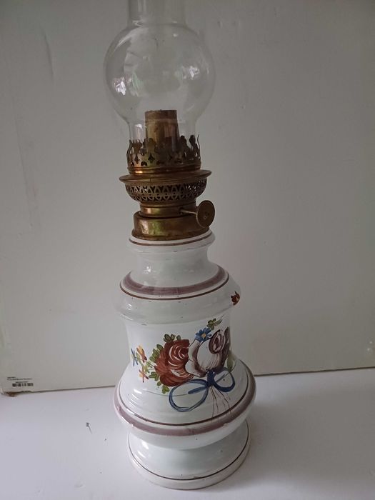 Candeeiros a petróleo com chaminé