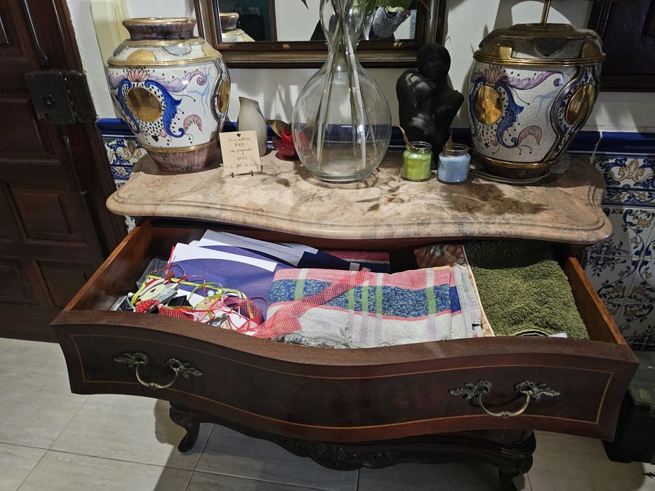 Cómoda antiga com 3 gavetões