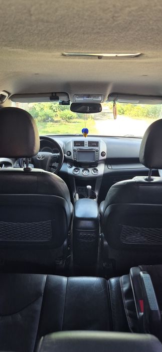 Продам доглянутий автомобіль TOYOTA  RAV4